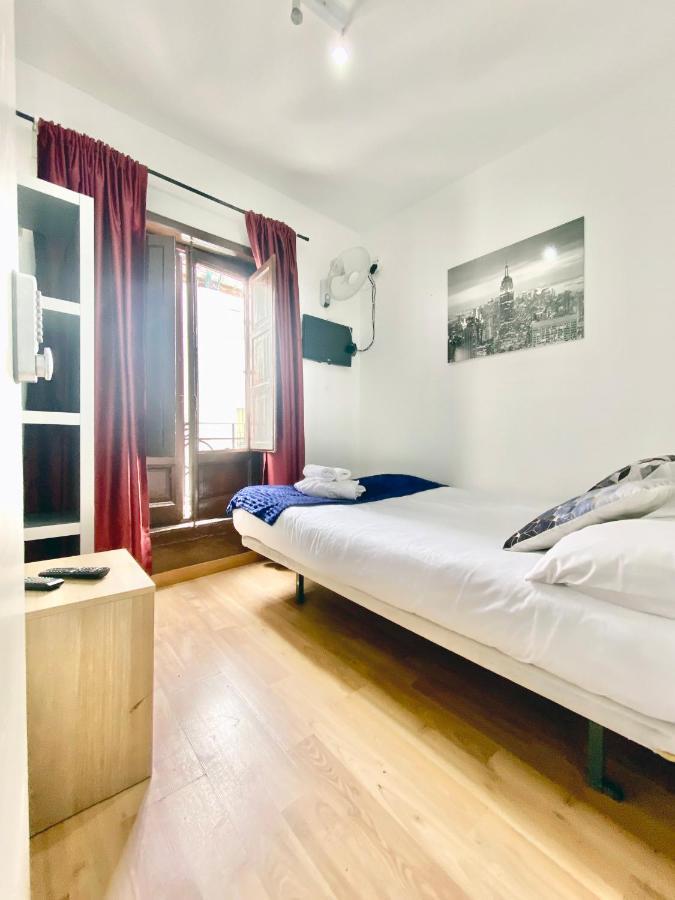 Gran Via Sol Rooms Madrid Exterior photo