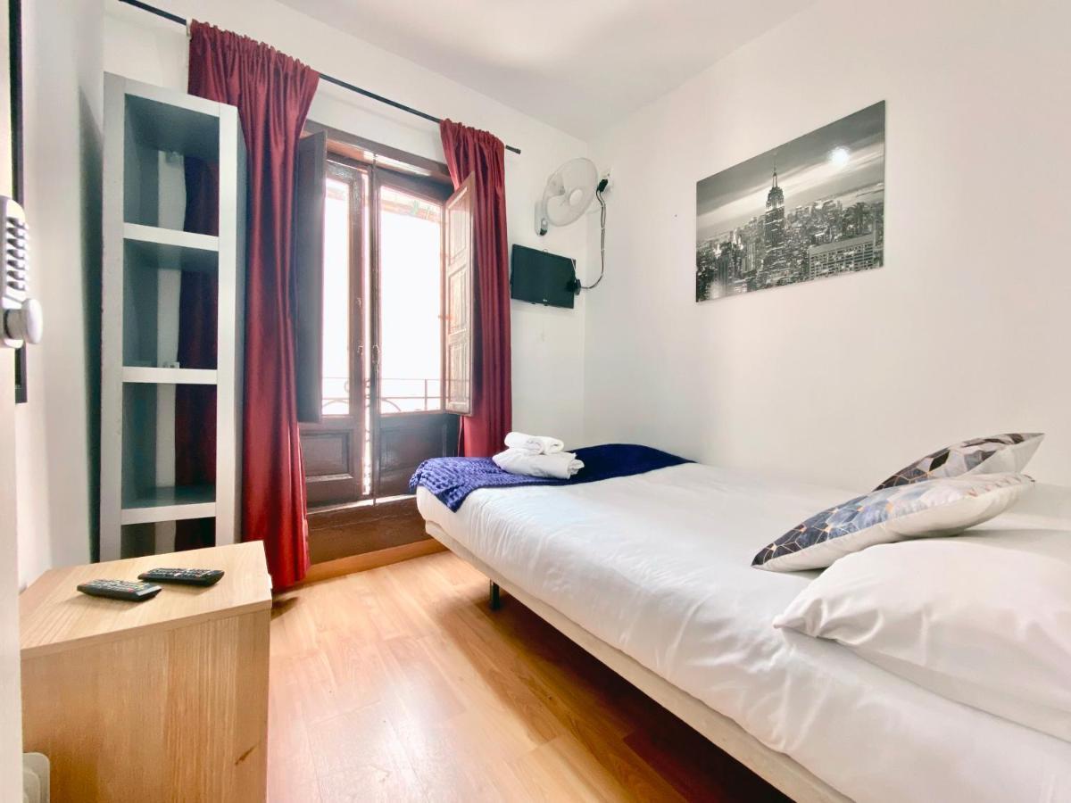 Gran Via Sol Rooms Madrid Exterior photo