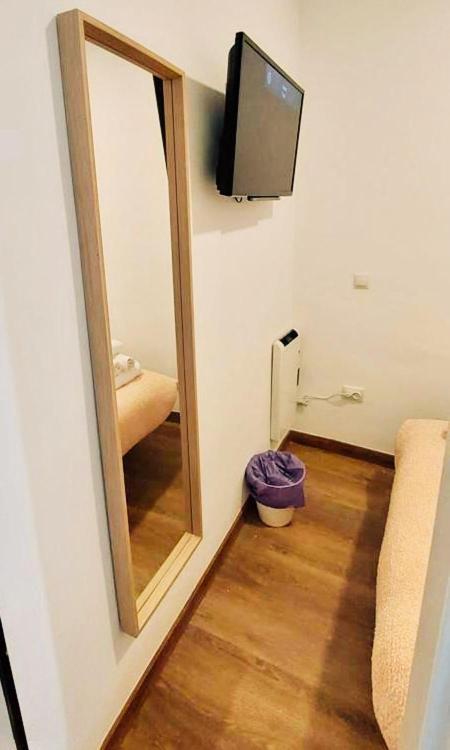 Gran Via Sol Rooms Madrid Exterior photo